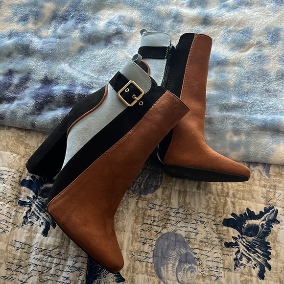 JustFab dress boot/heel with side buckle - Picture 2 of 2